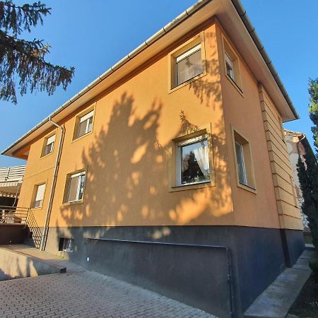 Adel Apartman Мішкольц Екстер'єр фото