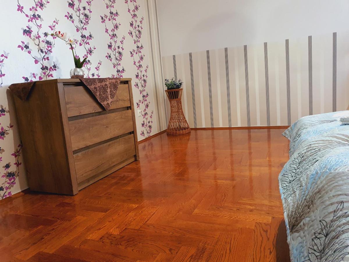 Adel Apartman Мішкольц Екстер'єр фото
