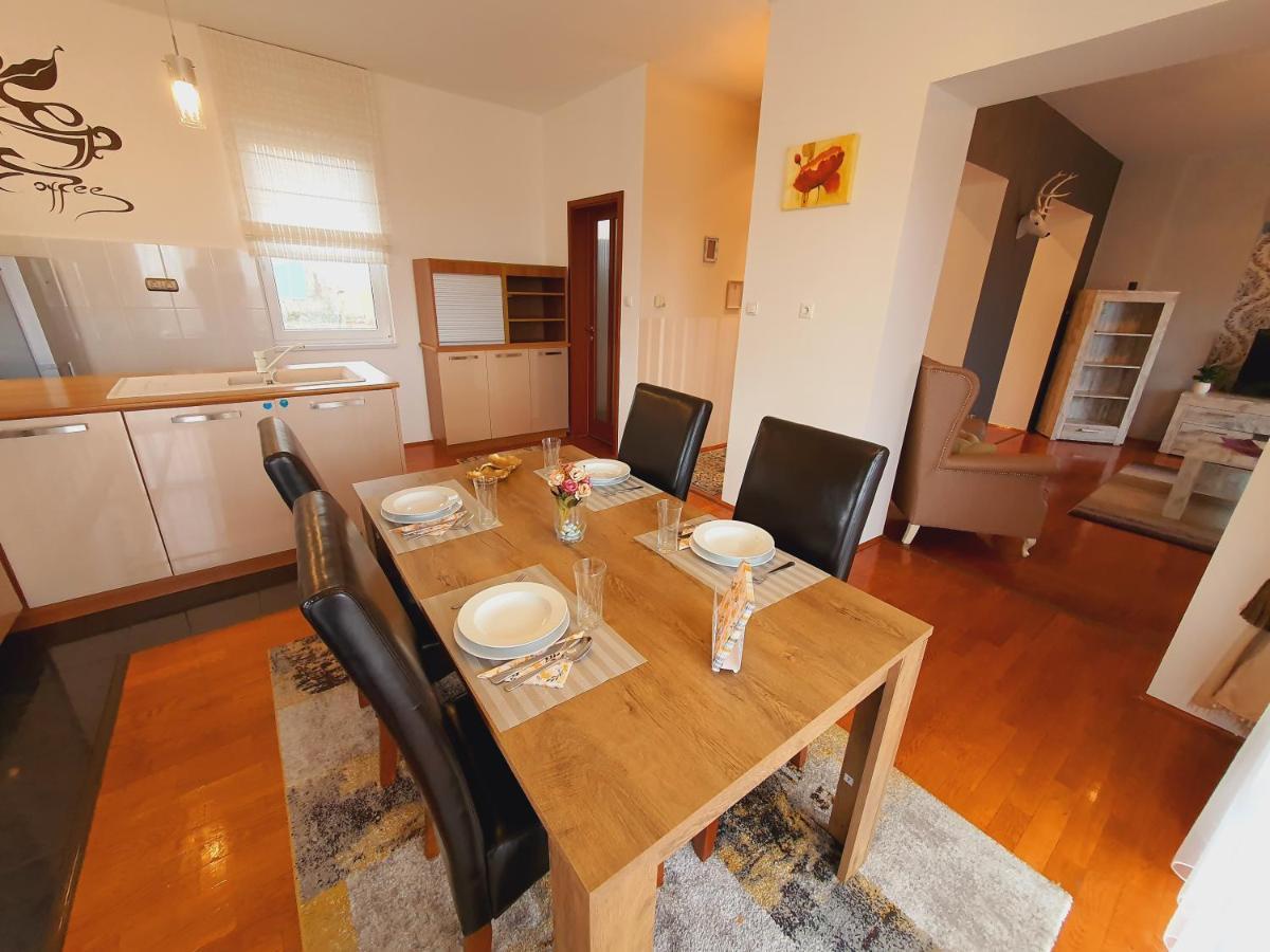 Adel Apartman Мішкольц Екстер'єр фото