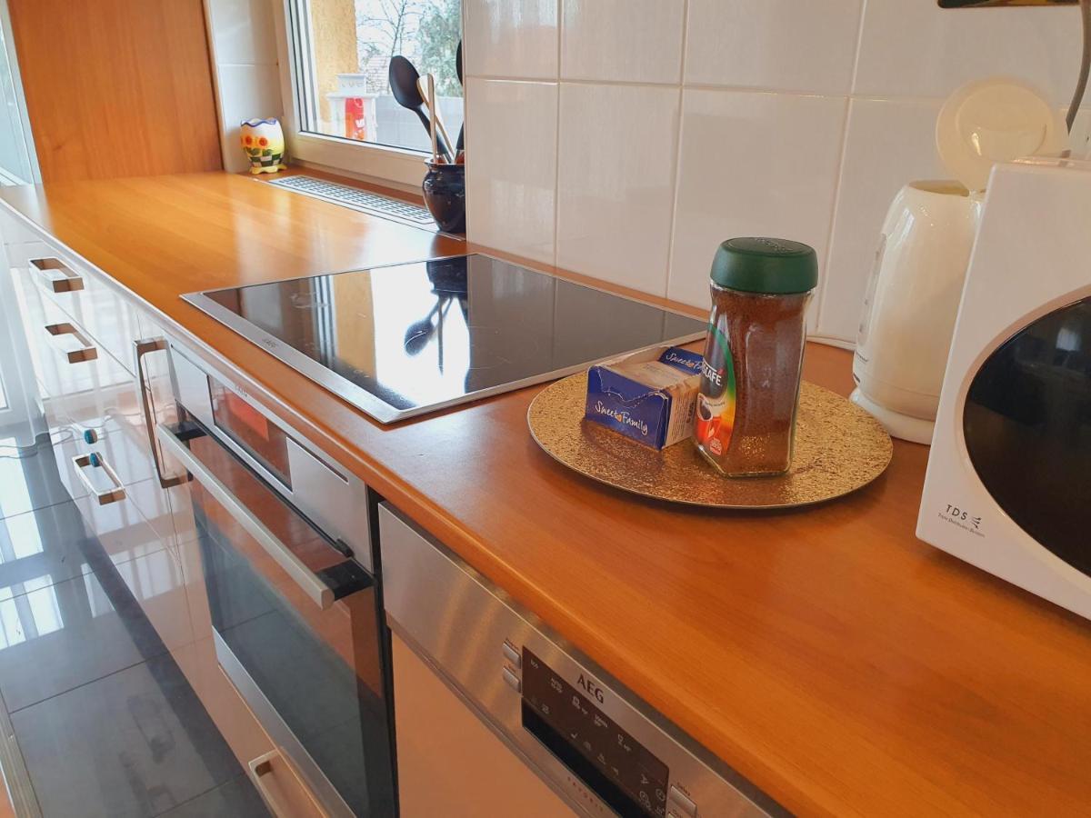 Adel Apartman Мішкольц Екстер'єр фото