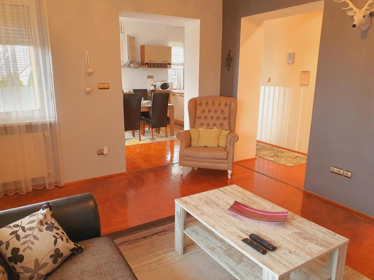 Adel Apartman Мішкольц Екстер'єр фото