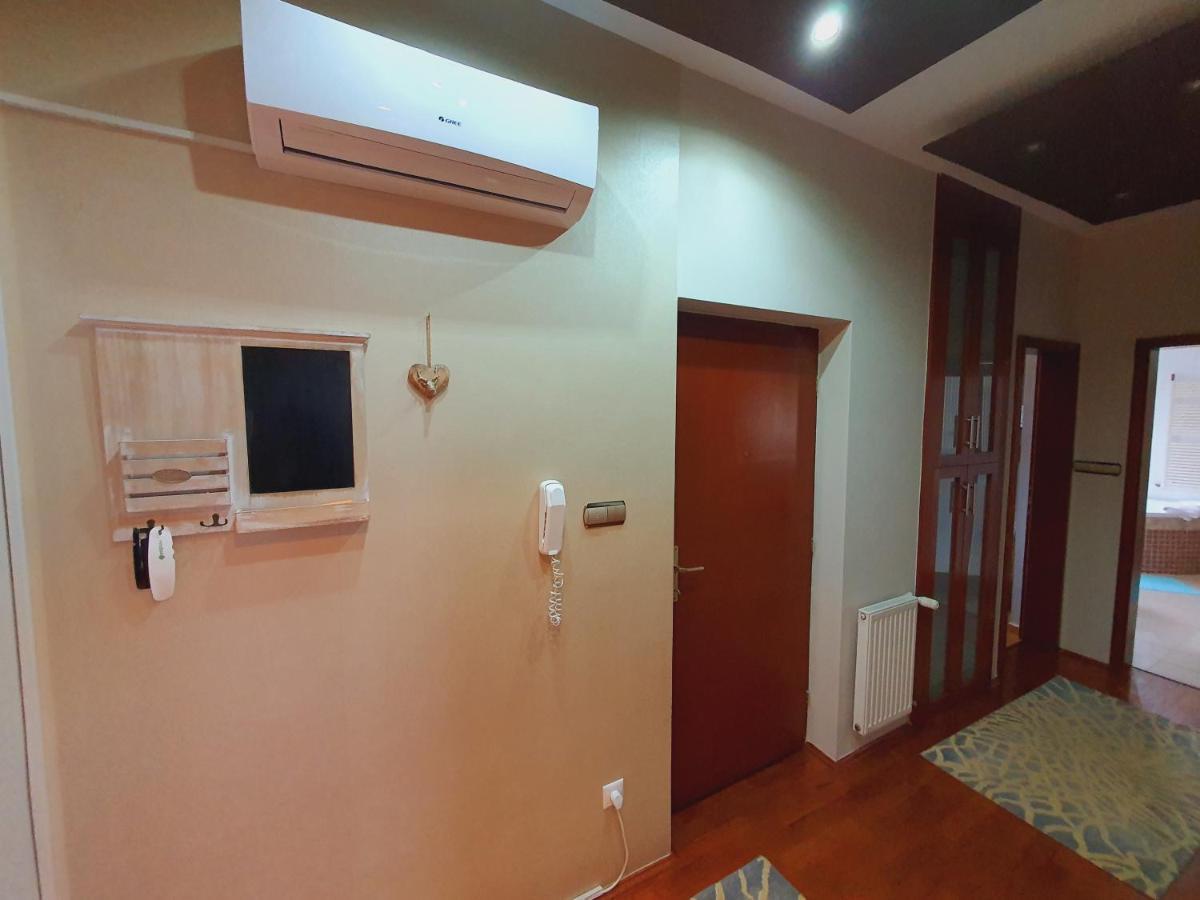 Adel Apartman Мішкольц Екстер'єр фото