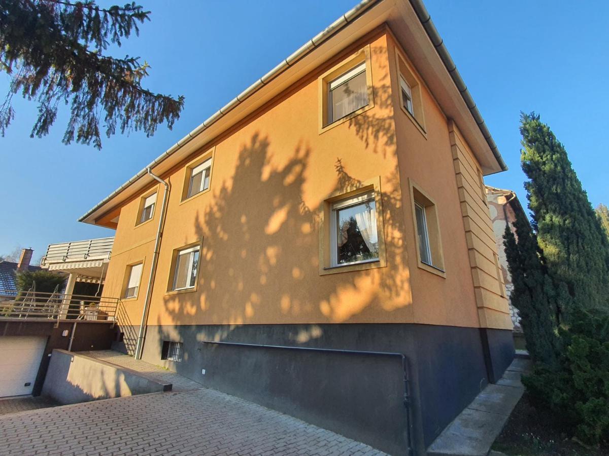 Adel Apartman Мішкольц Екстер'єр фото