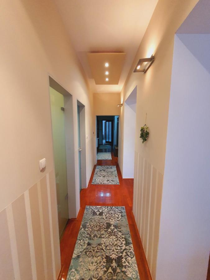 Adel Apartman Мішкольц Екстер'єр фото